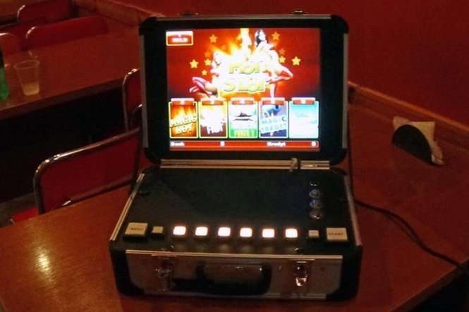 Mundurowi zabezpieczyli dwa urządzenia służące do gier hazardowych i wszczęli postępowanie w tej sprawie, które prowadzi Lubelski Urząd Celno-Skarbowy.