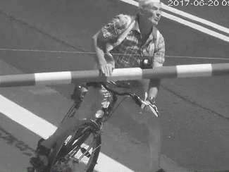 Krasnystaw: Rowerzysta wyłamał szlaban. Kto go rozpoznaje?