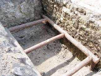 IPN prowadzi badania w miejscu wyburzonej kamienicy, w której znajdowała się katownia NKWD, a potem UB