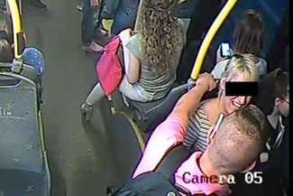 Błyskawiczna reakcja internautów. Złodziejka łańcuszka z autobusu zatrzymana