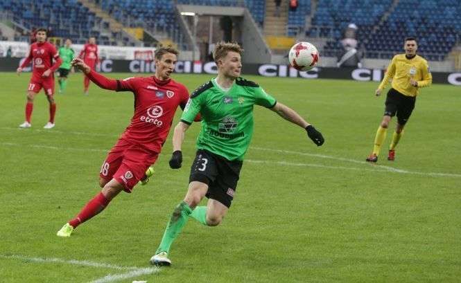 Aleksander Komor przechodzi rehabilitację po kontuzji jakiej doznał w kwietniu podczas meczu ze Śląskiem Wrocław