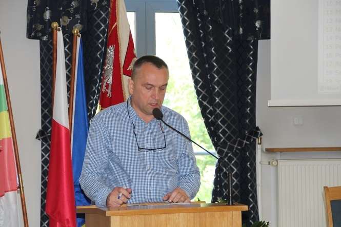 Bogusław Broniewicz z Białej Samorządowej zabierał głos na ostatniej sesji rady miasta/ fot.EB