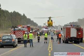 31 osób poszkodowanych w karambolu na drodze nr 17! Ciężarówka uderzyła w inne auta