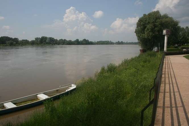 Po zmianach wszystkie decyzje dotyczące gospodarowania wodami, czyli m.in. odmulania dna rzek czy infrastruktury przeciwpowodziowej, będą zapadały w Lublinie. Na zdjęciu Wisła w Puławach