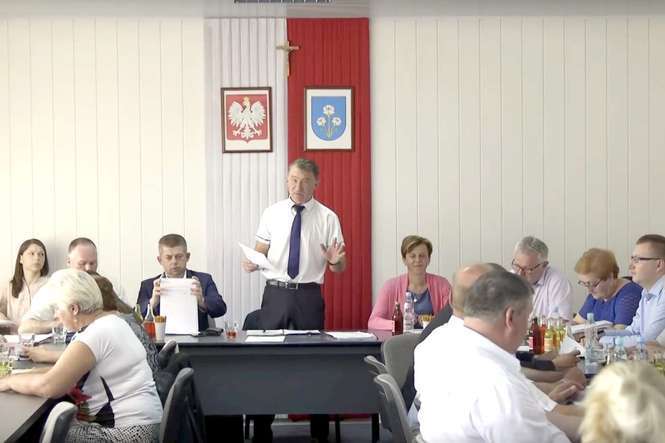Kadr z nagrania majowej sesji rady gminy Kąkolewnica<br />
