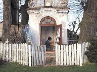 Wchodzą do lasu, wychodzą z cmentarza. Szukają wolontariuszy