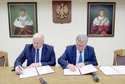 W piątek umowę podpisali: wiceminister Jarosław Stawiarski (z lewej) i prof. Andrzej Drop, rektor UM