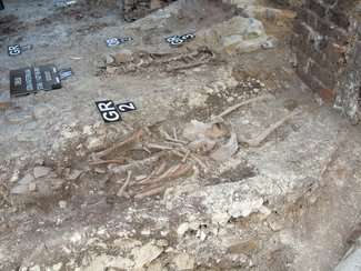 Niezwykłe odkrycie archeologów.  Co znaleźli pod schodami bazyliki?