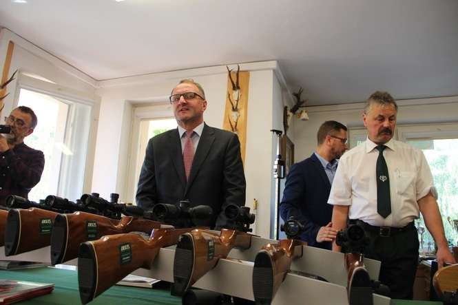 39 kół łowieckich podpisało porozumienie w sprawie dopłaty 200 zł do każdej odstrzelonej lochy