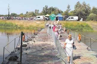 Pontonowe mosty połączyły sąsiadów. Europejskie Dni Dobrosąsiedztwa