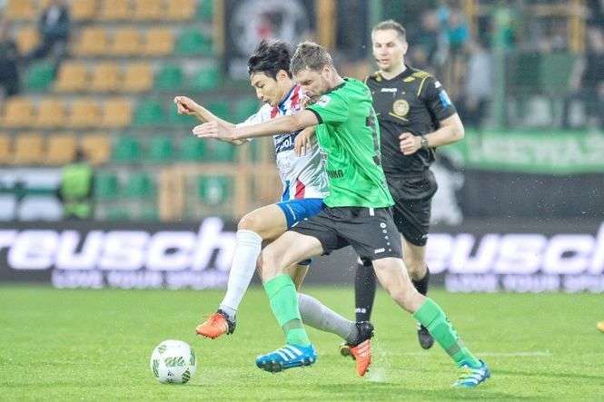 Grzegorz Bonin w ostatnim ligowym meczu Górnika w Łęcznej zdobył dwa gole. Czy teraz strzeli bramkę po powrocie drużyny na swój stadion?