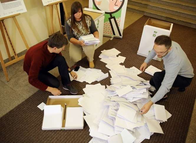 Przez cały czas „papierowego” głosowania (od 25 września do 10 października) karty będzie przyjmować osiem Biur Obsługi Mieszkańców