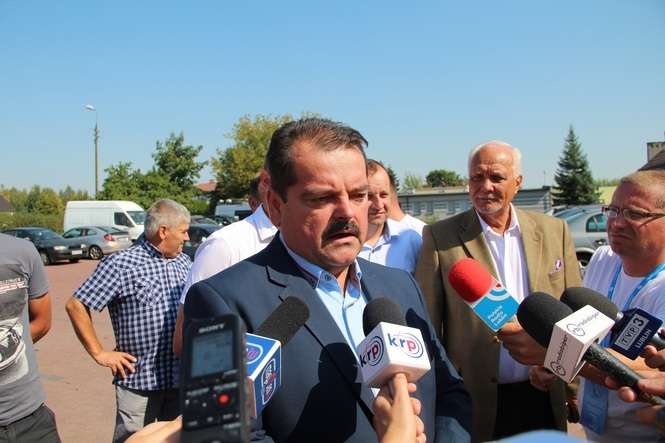 Sławomir Izdebski przewodniczący OPZZ Rolników i Organizacji Rolniczych w czwartek spotkał się z rolnikami w Białej Podlaskiej