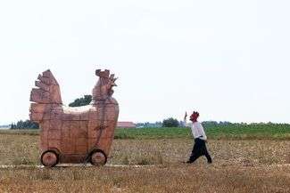 Lubelska kura w świecie reklamy. Skąd się wziął blaszany ptak?