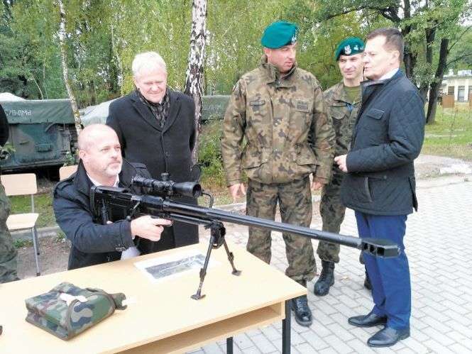 Organizatorzy spotkania zaprosili samorządowców na wojskową strzelnicę w Srebrzyszczu