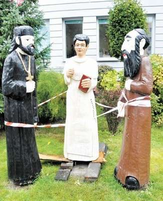 Paulin stracił głowę. Ale już wrócił w całości do rabina i batiuszki