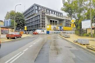 Nietypową umowę skontrolował Urząd Zamówień Publicznych, który zauważył w niej coś więcej, niż tylko wynajem biur