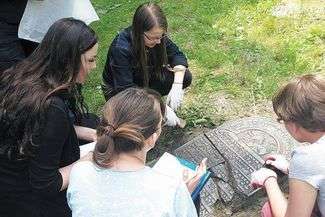 Wolontariusze z różnych rejonów Polski wezmą udział w pracach inwentaryzacyjnych i porządkowych na cmentarzach żydowskich w Piaskach, Krasnymstawie i Kraśniczynie