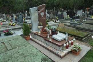 Ekshumacja ofiary katastrofy smoleńskiej na cmentarzu przy ul. Lipowej