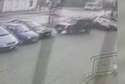 Cofanie 82-latka: Uderzył w BMW, wjechał w rowerzystki (wideo)