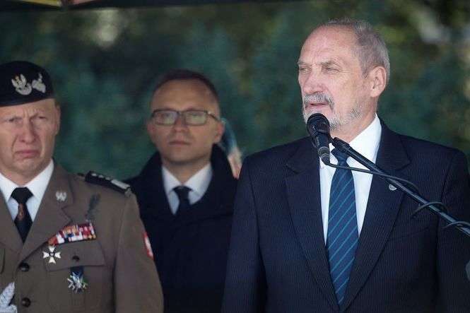Antoni Macierewicz podczas odwiedzin lubelskiej brygady rok temu