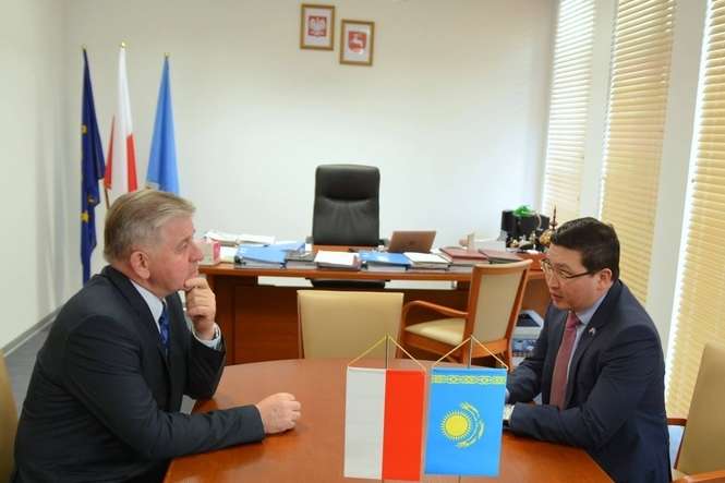 Marszałek Sławomir Sosnowski podczas spotkania z delegacją z Kazachstanu