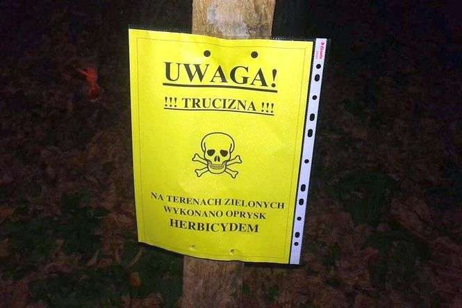 Takie tabliczki pojawiły się w Parku Potockich w Międzyrzecu Podlaskim<br />
