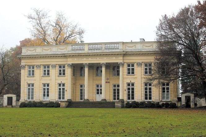 Pałac Marynki został zbudowany według projektu Piotra Aignera w latach 1791-1796 dla córki księżnej Izabeli Czartoryskiej, Marii z Czartoryskich Wirtemberskiej<br />

