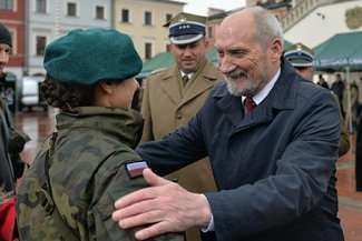 Antoni Macierewicz w Zamościu. 200 żołnierzy Obrony Terytorialnej złożyło przysięgę [zdjęcia]