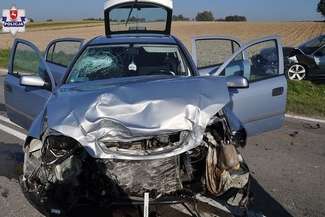 Dwoje dzieci w szpitalu po wypadku opla i BMW