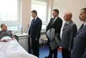Wypadek w Łopienniku Dolnym. Minister odwiedził w szpitalu rannego policjanta