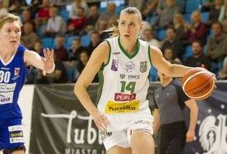 Marta Witkowska (z prawej) i jej koleżanki spróbują wygrać w sobotę po raz trzeci z rzędu