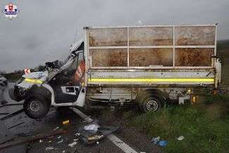 Jechał za szybko, przyczepę ściągnęło na przeciwny pas