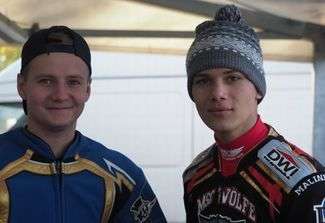 Wiktor Trofimow (z prawej) do Speed Car Motoru trafił przed tygodniem. Na zdjęciu z ukraińskim żużlowcem Andriejem Kobrinem 
