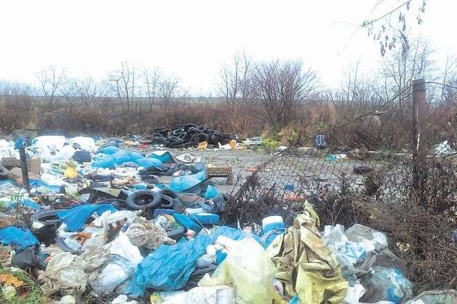 – Na wysypisko nielegalnie trafiają bardzo niebezpieczne dla środowiska i mieszkańców gminy odpady – alarmuje Czytelnik