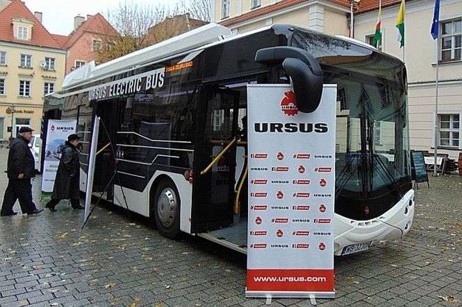 Model Ursus City Smile, który zostanie dostarczony do Zielonej Góry, to w pełni elektryczny, 12-metrowy autobus miejski napędzany wyłącznie energią elektryczną. Nie emituje żadnych spalin do atmosfery, podczas ruszania z przystanku wytwarza czterokrotnie mniej hałasu niż autobusy z napędem diesla i hybrydowym