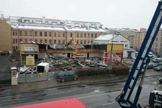 Rozbiórka popularnego sklepu w centrum Lublina. Został gruz i blacha [wideo]