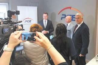 – Analizujemy sieć i rozmieszczenie naszych stacjonarnych placówek, łącząc względy biznesowe z potrzebami społecznymi – mówił Dariusz Czuk, prezes zarządu PGE Obrót