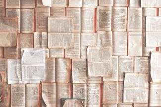 Do budowy scenografii potrzeba 12-14 metrów sześciennych książek