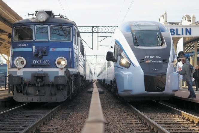 W związku z kontynuacją modernizacji linii kolejowej pociągi jadące z Lublina do Warszawy kursują przez Łuków i Parczew<br />
