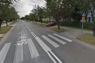 Przejście dla pieszych przez ul. Świętego Piątka przy skrzyżowaniu z Orlą