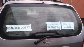 Kierowcy gdy widzą ten napis się uśmiechają. Co na to dziewczyna?