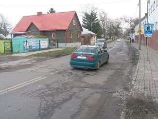 Na niektórych odcinkach ul. Kolejowa nabrała już charakteru toru przeszkód