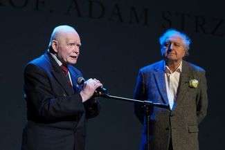 Prof. Adam Strzembosz i Obywatele RP z Nagrodami prof. Zbigniewa Hołdy