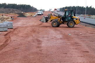 Prace przy węźle Azoty powoli posuwają się do przodu, po lewej widać przebieg wjazdów na drogę ekspresową od al. 1000-lecia Państwa Polskiego