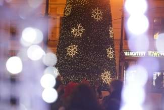 Iluminacje świąteczne w Lublinie. Choinka już świeci, ale nie wszystko udało się włączyć [zdjęcia]