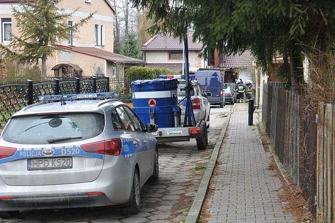 Interwencja policjantów z Warszawy miała miejsce w godzinach porannych na terenie jednej z posesji przy ul. Żabiej w Urzędowie
