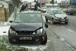 Zderzenie trzech aut na ul. Turystycznej. Ruch wahadłowy [zdjęcia]