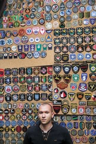 Zbiera naszywki, pagony i emblematy. Uczniem z Lublina interesują się nie tylko media