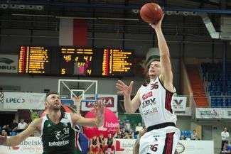 W przegranym w ostatniej kolejce meczu z Kingiem Szczecin szczególnie źle wyglądało zastawienie własnej tablicy oraz skuteczność rzutów wolnych
